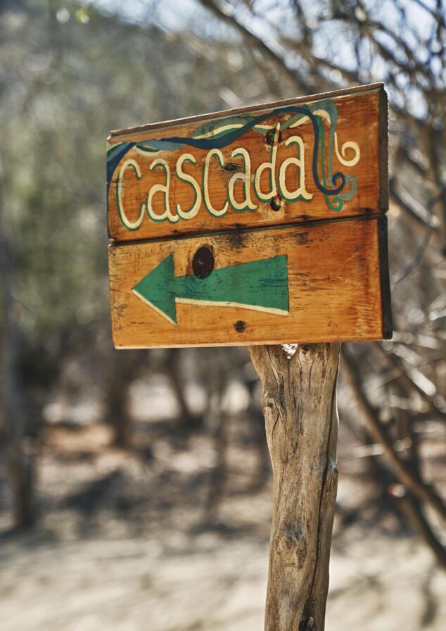 Santiago destination hiking trail wood sign pointing to Cascada.